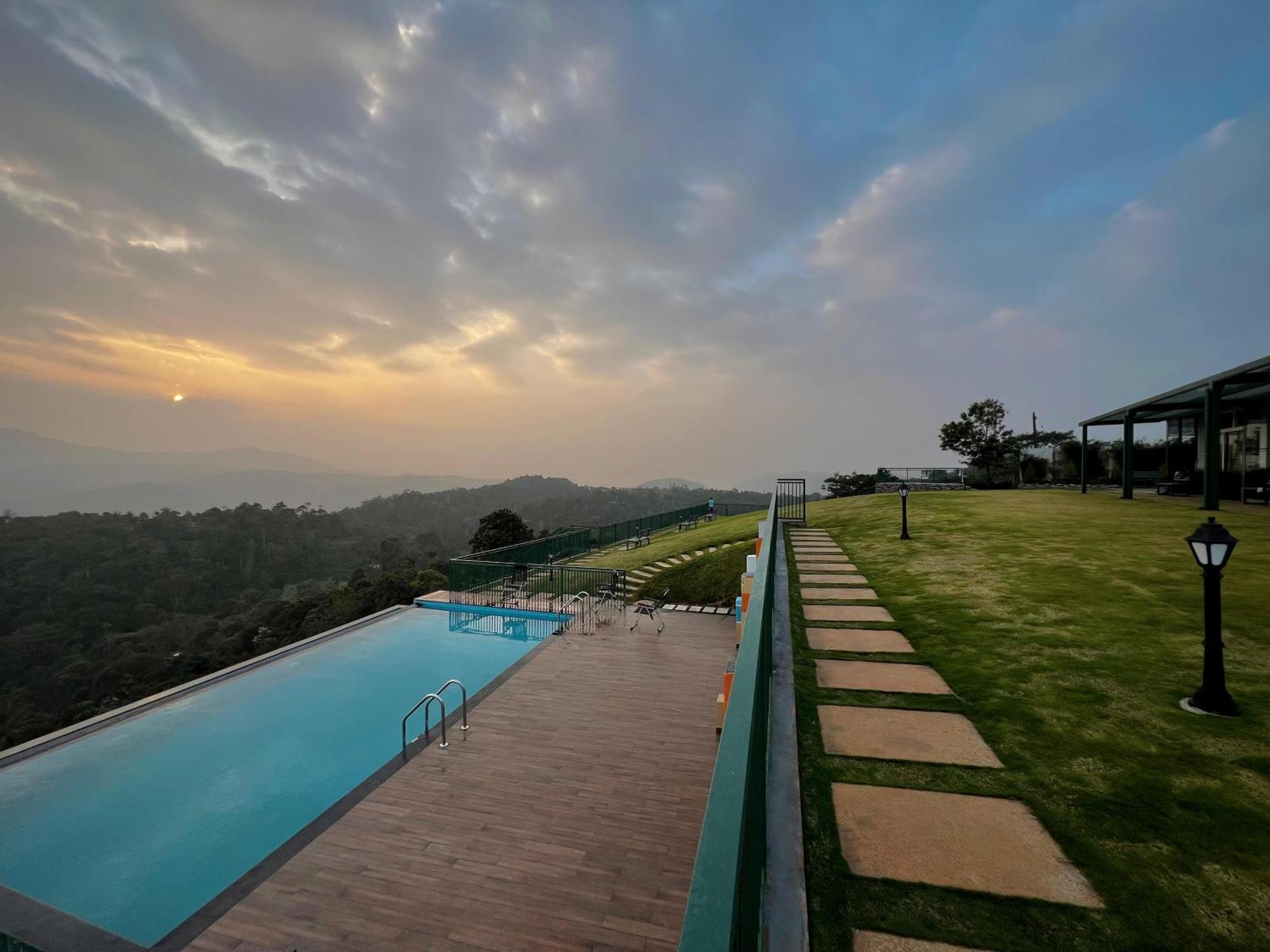 Cloudy Court Resort Idukki Eksteriør bilde